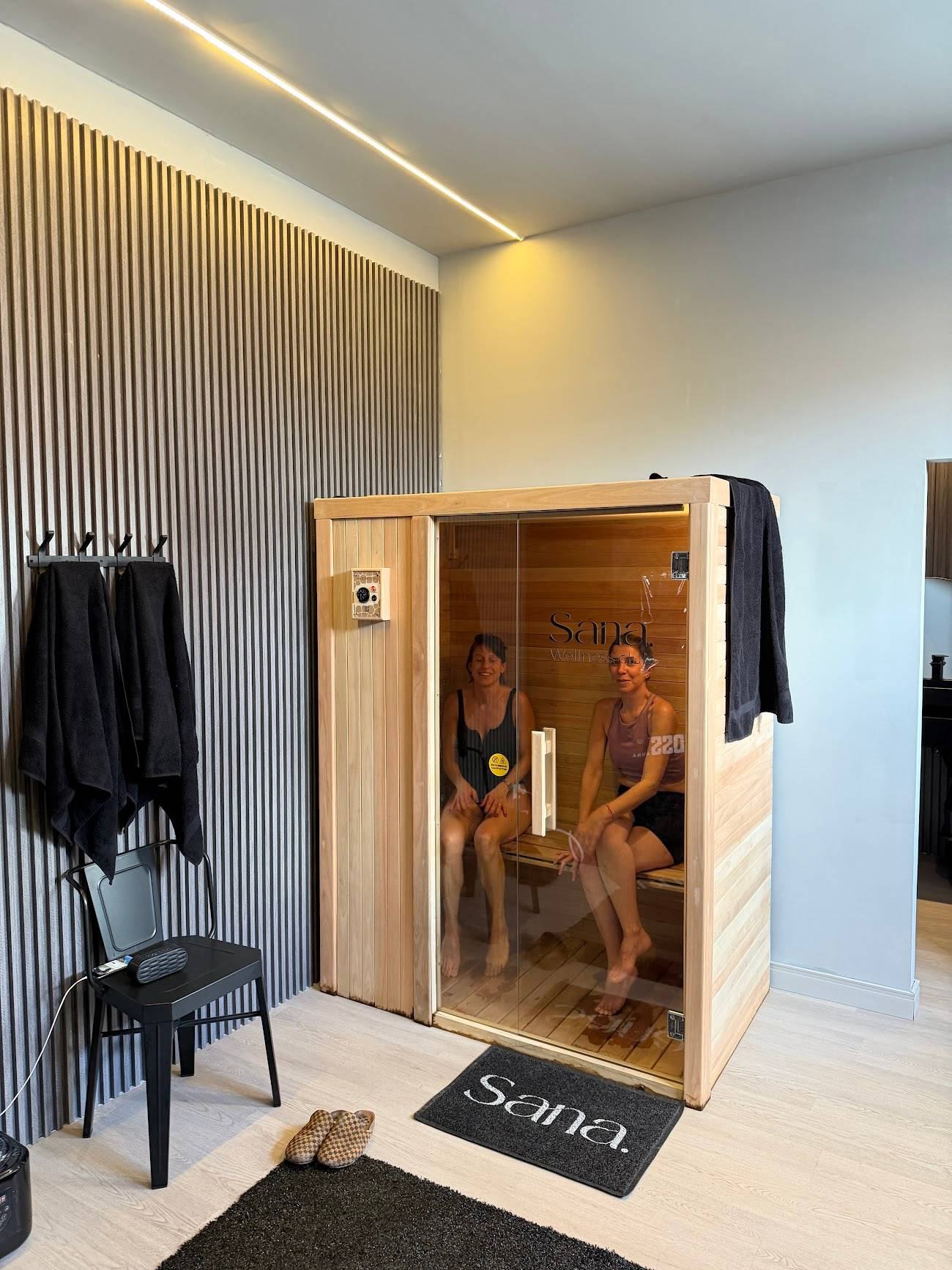 Dos clientas en el sauna de Sana